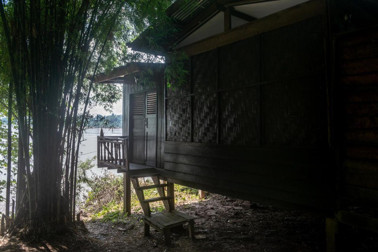Pomelo Restaurant And Guesthouse - Fishermen & Tammarine Cottages Riverfront - Experience Nature, Culture And Adventure & Tailor-Made Tour Ban Khon Esterno foto