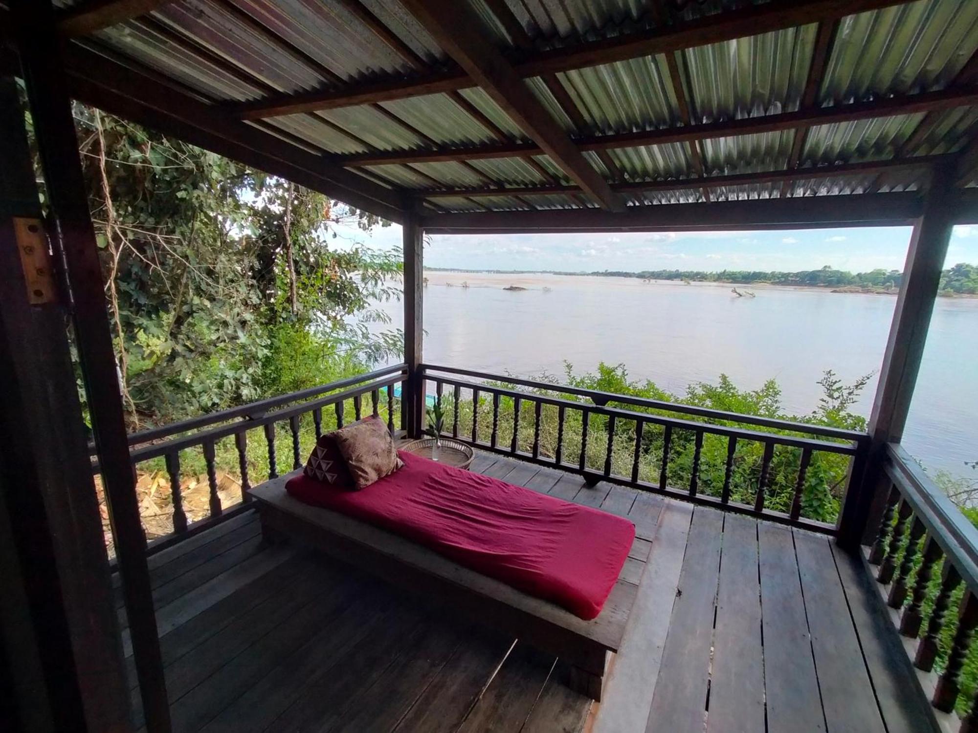 Pomelo Restaurant And Guesthouse - Fishermen & Tammarine Cottages Riverfront - Experience Nature, Culture And Adventure & Tailor-Made Tour Ban Khon Esterno foto