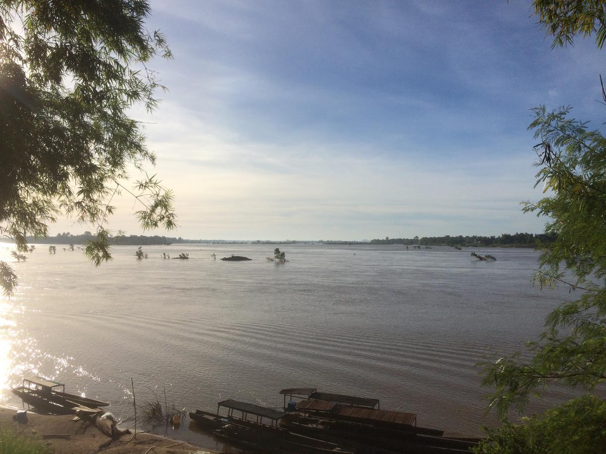Pomelo Restaurant And Guesthouse - Fishermen & Tammarine Cottages Riverfront - Experience Nature, Culture And Adventure & Tailor-Made Tour Ban Khon Esterno foto