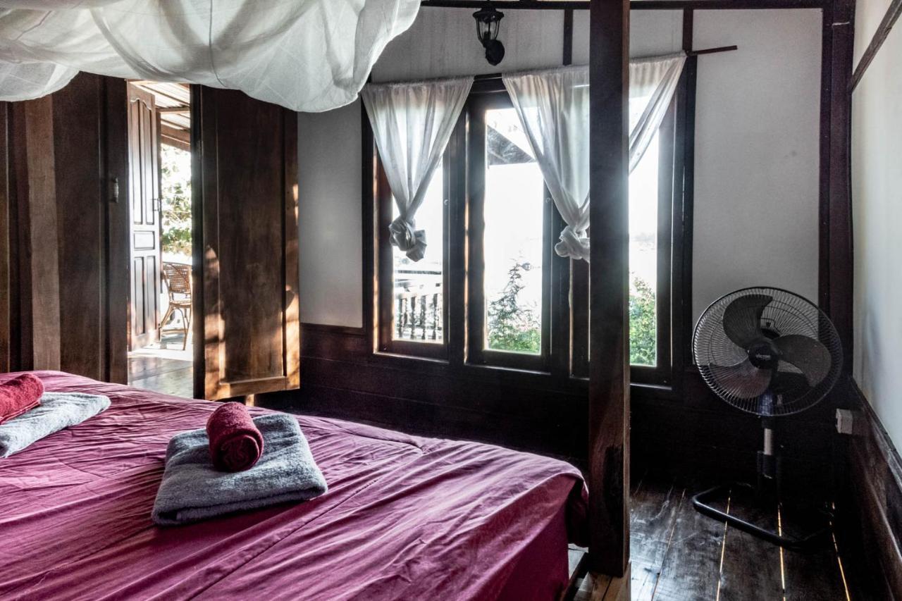Pomelo Restaurant And Guesthouse - Fishermen & Tammarine Cottages Riverfront - Experience Nature, Culture And Adventure & Tailor-Made Tour Ban Khon Esterno foto